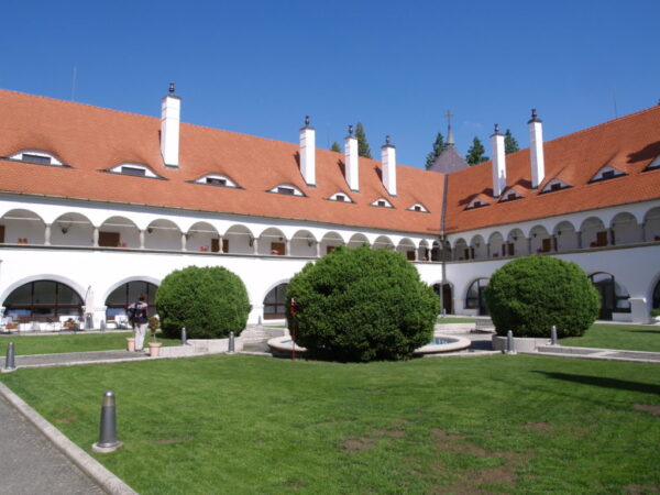 Podhájská s výlety: hotel